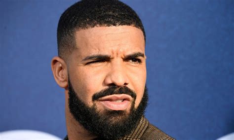 Drake bisexual lyric has fans questioning his。